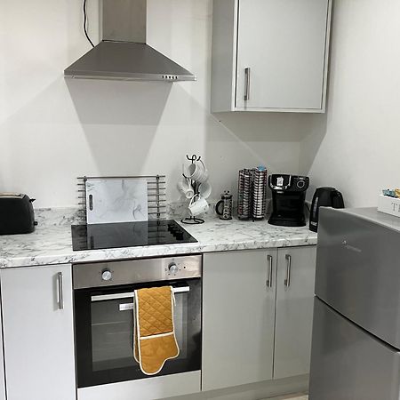 Lancing Apartments - Spacious 2 Bed - Sleeps 6 - Burnham Village Slough Exterior photo