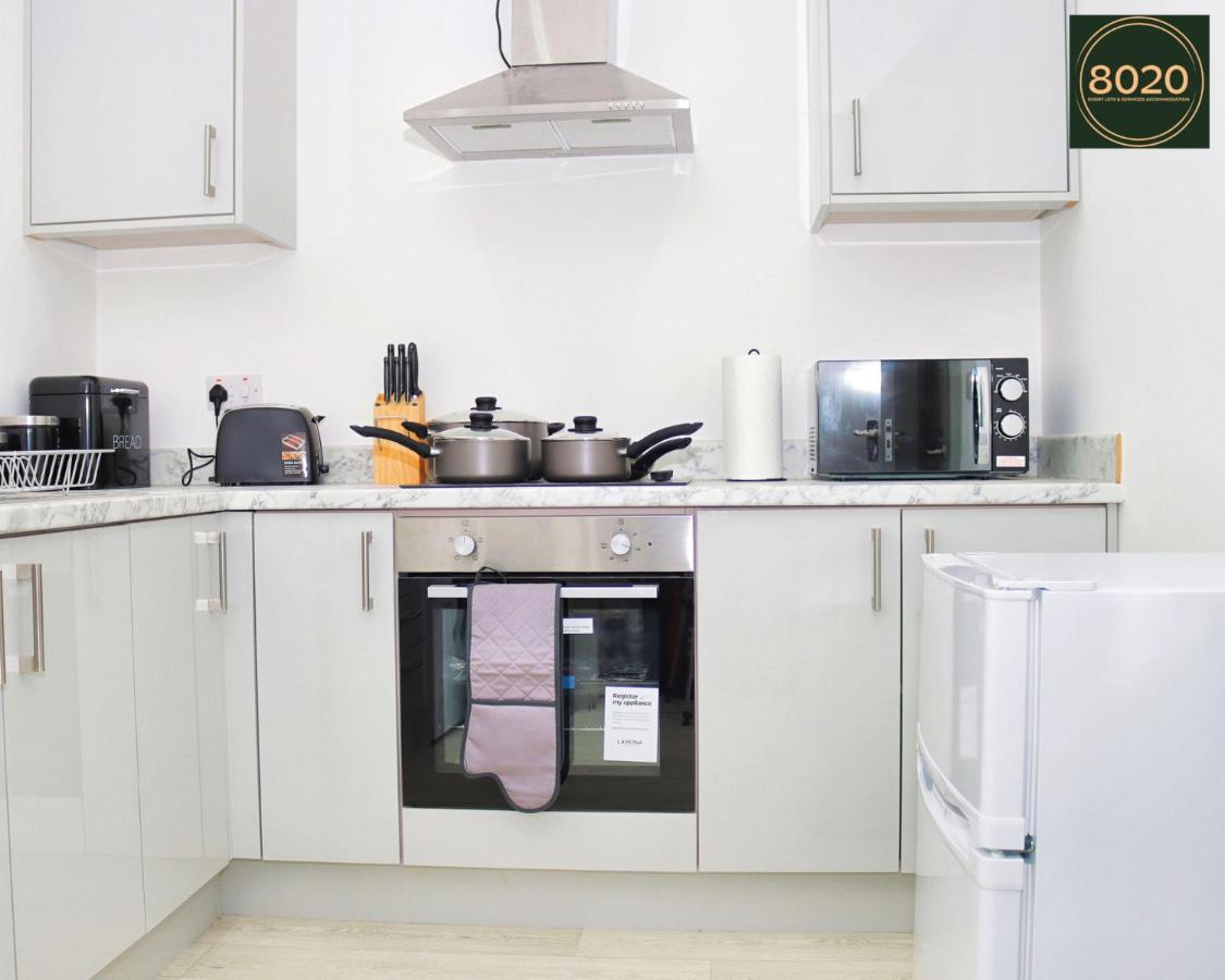 Lancing Apartments - Spacious 2 Bed - Sleeps 6 - Burnham Village Slough Exterior photo