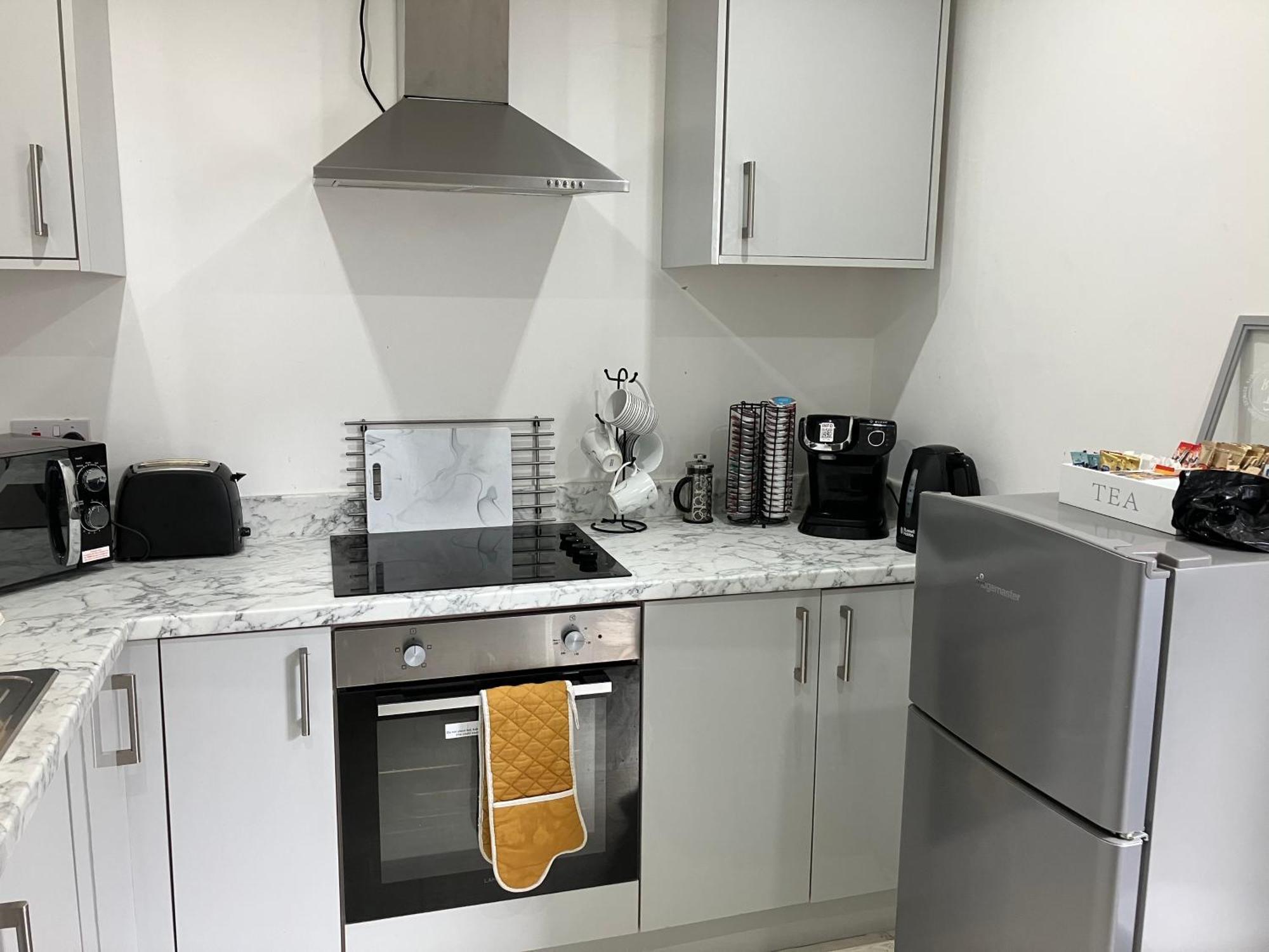 Lancing Apartments - Spacious 2 Bed - Sleeps 6 - Burnham Village Slough Exterior photo